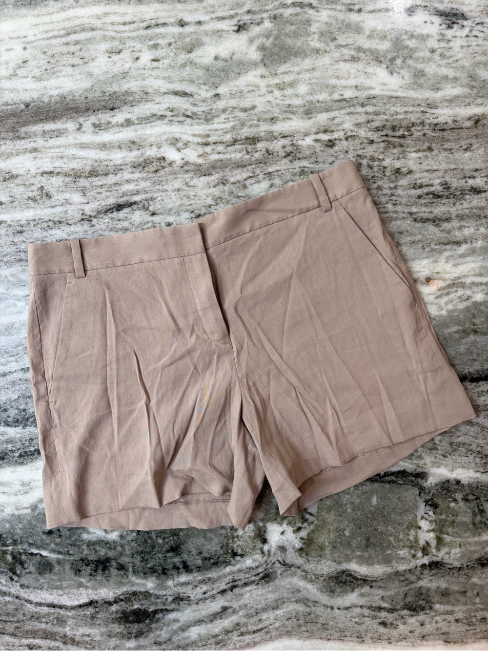 Theory  Women’s Linen Tailored Shorts in Light Taupe
Size 10